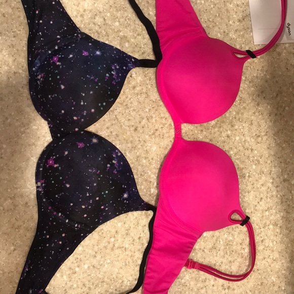 Victoria secret/Pink bras.  32c. - Picture 1 of 4